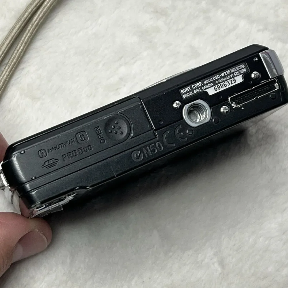 SONY Cybershot DSC-W230 12.1MP Black Digital Camera Extras Powers On For Parts